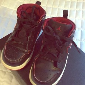 8c Jordan 1 MID BT